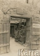 1931-1935, Lwów, Polska
Napis na szyldzie: 