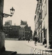 lata 30-te, Warszawa, Polska
Rynek Starego Miasta.
Fot. Stanisław Bober, kolekcję udostępniły Danuta Mordal i Ewa Szafrańska; zbiory Ośrodka KARTA 

