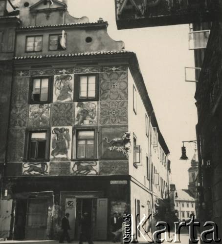 lata 30-te, Warszawa, Polska
Rynek Starego Miasta.
Fot. Stanisław Bober, kolekcję udostępniły Danuta Mordal i Ewa Szafrańska; zbiory Ośrodka KARTA 

