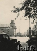 lata 30-te, Warszawa, Polska
Plac Zamkowy, z lewej kościół św. Anny.
Fot. Stanisław Bober, kolekcję udostępniły Danuta Mordal i Ewa Szafrańska; zbiory Ośrodka KARTA 

