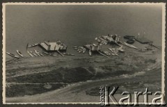 Lato 1939, pow. Śniatyn, woj. Stanisławów, Polska
Przystań kajakowa nad Prutem.
Fot. Stanisław Bober, kolekcję udostępniły Danuta Mordal i Ewa Szafrańska; zbiory Ośrodka KARTA

