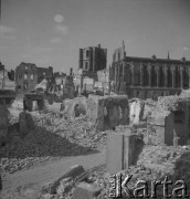 po 1945, Nysa, Polska
Ruiny miasta.
Fot. Stanisław Bober, kolekcję udostępniły Danuta Mordal i Ewa Szafrańska; zbiory Ośrodka KARTA 

