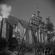 po 1945, Nysa, Polska
Ruiny kościoła.
Fot. Stanisław Bober, kolekcję udostępniły Danuta Mordal i Ewa Szafrańska; zbiory Ośrodka KARTA 

