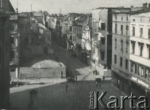 1945-1962, Opole, woj. opolskie, Polska.
Skrzyżowanie ulic Rynek i Książąt Opolskich.
Fot. Stanisław Bober, zbiory Ośrodka KARTA