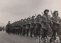 Lata 40-te, Szkocja, Anglia.
Polskie Siły Zbrojne na Zachodzie - 1 Samodzielna Brygada Spadochronowa. Defilada żołnierzy. 
Fot. NN, zbiory Ośrodka KARTA, udostępnili Katarzyna i Tomasz Krzywiccy