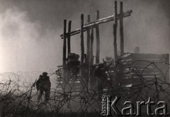 Lata 40-te, Szkocja, Anglia.
Polskie Siły Zbrojne na Zachodzie - 1 Samodzielna Brygada Spadochronowa. Żołnierze podczas ćwiczeń wojskowych. 
Fot. NN, zbiory Ośrodka KARTA, udostępnili Katarzyna i Tomasz Krzywiccy