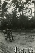 Lata 50, brak miejsca.
Zdzisław Najder.
Fot. NN, kolekcja Zdzisława Najdera, zbiory Ośrodka KARTA.
