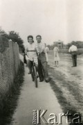 Prawdopodobnie lata 30., Polska. 
Józefa i Franciszek Najder - rodzice Zdzisława Najdera.
Fot. NN, kolekcja Zdzisława Najdera, zbiory Ośrodka KARTA.