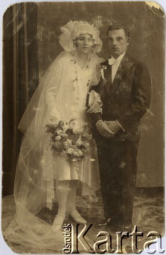 1929, Polska.
Zdjęcie ślubne Józefy i Franciszka Najderów (rodzice Zdzisława Najdera).
Fot. NN, kolekcja Zdzisława Najdera, zbiory Ośrodka KARTA.