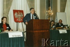 Październik 1990, Nowy Jork, Stany Zjednoczone.
Konferencja 