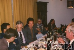 16.09.1991, Werbkowice k. Hrubieszowa, Polska.
Spotkanie po zakończonej uroczystości odsłonięcia pomnika upamiętniającego bitwę w 1920 r. 3. z lewej Zdzisław Najder.
Fot. NN, kolekcja Zdzisława Najdera, zbiory Ośrodka KARTA.