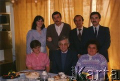 16.09.1991, Werbkowice k. Hrubieszowa, Polska.
Spotkanie po zakończonej uroczystości odsłonięcia pomnika upamiętniającego bitwę w 1920 r. Na dole w środku Zdzisław Najder.
Fot. NN, kolekcja Zdzisława Najdera, zbiory Ośrodka KARTA.