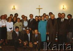 1990 lub 1991, Polska.
Spotkanie Bożonarodzeniowe członków Komitetu Obywatelskiego. 2. z prawej Wojciech Włodarczyk, w środku Zdzisław Najder.
Fot. NN, kolekcja Zdzisława Najdera, zbiory Ośrodka KARTA.