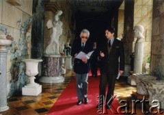 19.04.2000, Łańcut, Polska.
Zdzisław Najder (z lewej) i Marek Kuchciński na konferencji 