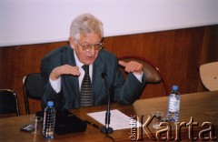 6.12.2003, Paryż, Francja.
Zdzisław Najder na konferencji naukowej 