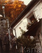 Lata 80., Hallstatt, Austria.
Zofia i Władysław Bartoszewscy na wycieczce w górach w towarzystwie Zdzisława Najdera. 
Fot. NN, kolekcja Zdzisława Najdera, zbiory Ośrodka KARTA.