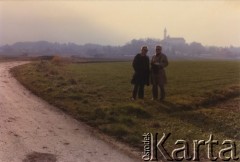 1986, brak miejsca.
Zdzisław Najder z Markiem Walickim na wycieczce.
Fot. NN, kolekcja Zdzisława Najdera, zbiory Ośrodka KARTA.