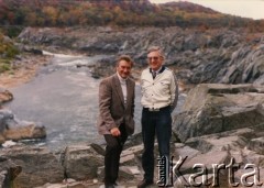 22.10.1988, Great Falls, Stany Zjednoczone. 
Zdzisław Najder (z prawej) z Markiem Walickim na wycieczce.
Fot. NN, kolekcja Zdzisława Najdera, zbiory Ośrodka KARTA.