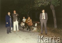 3.09.1992, Praga, Czechosłowacja.
Grupa osób na Hradczanach. Od lewej: Bogdan Borusewicz, Jan de Weydenthal, Halina Najder, żona Jana de Weydenthal, Jarosław Guzy.
Fot. NN, kolekcja Zdzisława Najdera, zbiory Ośrodka KARTA.