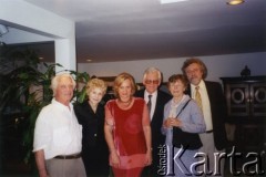 Początek lat 2000., Vancouver, Kanada. 
Grupa osób. 4. z lewej Zdzisław Najder, 5. Halina Najder, 6. Andrzej Busza.
Fot. NN, kolekcja Zdzisława Najdera, zbiory Ośrodka KARTA. 
