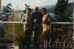 Początek lat 2000., Vancouver, Kanada.
Zdzisław Najder z żoną Haliną (z lewej) i kobietą.
Fot. NN, kolekcja Zdzisława Najdera, zbiory Ośrodka KARTA.
