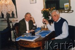 31.01.2005, brak miejsca.
Marek Walicki (z lewej) i Zdzisław Najder.
Fot. NN, kolekcja Zdzisława Najdera, zbiory Ośrodka KARTA. 
