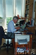 Prawdopodobnie lata 2000., brak miejsca.
Zdzisław Najder.
Fot. NN, kolekcja Zdzisława Najdera, zbiory Ośrodka KARTA.