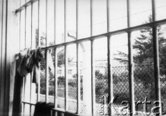 1982, Białołęka k/Warszawy, Polska.
Widok z okna celi w obozie internowania w Białołęce.
Fot. NN, zbiory Ośrodka KARTA, udostępnił Wiktor Mikusiński

