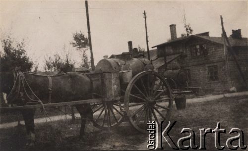 1920, Polska.
Ochronka dla dzieci zorganizowana przez Amerykańską Misję Pomocy, kuchnia polowa.
Fot. NN, zbiory Ośrodka KARTA, udostępnił Tomisław Paciorek

