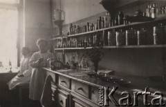 1920, Polska.
Apteka lub szpital Amerykańskiej Misji Pomocy.
Fot. 