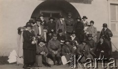 Ok. 1920, Polska.
Członkowie Amerykańskiej Misji Pomocy.
Fot. NN, zbiory Ośrodka KARTA, udostępnił Tomisław Paciorek

