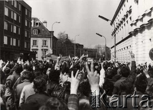 1.05.1982, Warszawa, Polska..
Stan wojenny - niezależna manifestacja zorganizowana przez podziemne struktury 