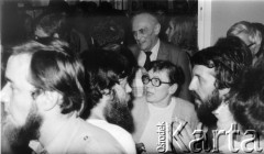 Październik 1980, Warszawa
Bankiet w mieszkaniu Elżbiety i Pawła Bąkowskich z okazji 100 publikacji Niezależnej Oficyny Wydawniczej NOWa, w środku od lewej: Bogdan Grzesiak, Anna Walentynowicz, Marcin Jabłoński, z tyłu Jan Kielanowski.
Fot. Tomasz Abramowicz, zbiory Ośrodka KARTA
