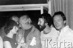 Październik 1980, Warszawa
Bankiet w mieszkaniu Elżbiety i Pawła Bąkowskich z okazji 100 publikacji Niezależnej Oficyny Wydawniczej NOWa, Magdalena Bocheńska, Jacek Bocheński, Marcin Jabłoński, NN.
Fot. Tomasz Abramowicz, zbiory Ośrodka Karta
