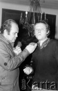 1978, Warszawa.
Spotkanie członków Komitetu Obrony Robotników w mieszkaniu prof. Edwarda Lipińskiego, Jacek Kuroń i Adam Michnik.
Fot. Marcin Jabłoński, zbiory Ośrodka KARTA