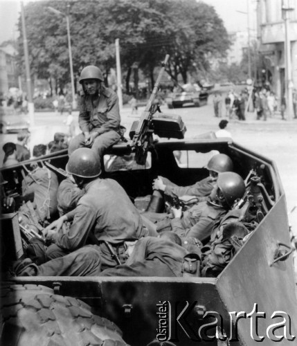 Sierpień 1968, Bratysława, Czechosłowacja.
Interwencja wojsk Układu Warszawskiego.
Fot. Marcin Jabłoński, zbiory Ośrodka KARTA