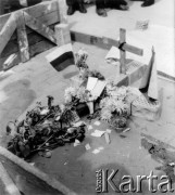Sierpień 1968, Bratysława, Czechosłowacja.
Interwencja wojsk Układu Warszawskiego, miejsce śmierci jednego z demonstrantów.
Fot. Marcin Jabłoński, zbiory Ośrodka KARTA