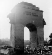 Wrzesień 1971, Lwów, ZSRR.
Fragment zdewastowanego cmentarza Orląt Lwowskich.
Fot. Marcin Jabłoński, zbiory Ośrodka KARTA