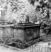 Wrzesień 1971, Lwów, ZSRR.
Grób Gabrieli Zapolskiej na cmentarzu Łyczakowskim.
Fot. Marcin Jabłoński, zbiory Ośrodka KARTA
