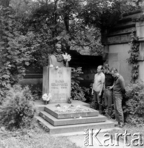 Wrzesień 1971, Lwów, ZSRR.
Grób Marii Konopnickiej na cmentarzu Łyczakowskim.
Fot. Marcin Jabłoński, zbiory Ośrodka KARTA