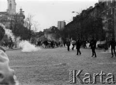 1 lub 3.05.1982, Warszawa.
Starcia demonstrantów z milicją na Starówce.
Fot. Marcin Jabłoński, zbiory Ośrodka KARTA