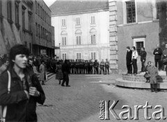 1 lub 3.05.1982, Warszawa.
Starcia demonstrantów z milicją na Starówce.
Fot. Marcin Jabłoński, zbiory Ośrodka KARTA