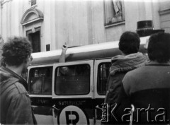 1 lub 3.05.1982, Warszawa.
Starcia demonstrantów z milicją na Starówce.
Fot. Marcin Jabłoński, zbiory Ośrodka KARTA
