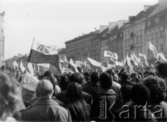 1 lub 3.05.1982, Warszawa.
Demonstracja na Placu Zamkowym.
Fot. Marcin Jabłoński, zbiory Ośrodka KARTA