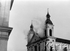 1 lub 3.05.1982, Warszawa.
Starcia demonstrantów z milicją, chmura gazu nad kościołem św. Ducha (Paulinów).
Fot. Marcin Jabłoński, zbiory Ośrodka KARTA