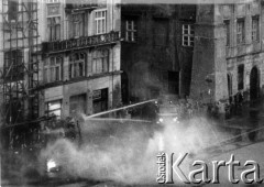 1 lub 3.05.1982, Kraków.
Starcia demonstrantów z milicją na Rynku Głównym.
Fot. NN, zbiory Ośrodka KARTA, udostępnił Marcin Jabłoński