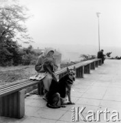 Wrzesień 1971, Lwów, ZSRR.
Staruszka czytająca książkę.
Fot. Marcin Jabłoński, zbiory Ośrodka KARTA