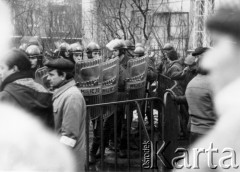 2.12.1981, Warszawa.
Pacyfikacja Wyższej Oficerskiej Szkoły Pożarniczej.
Fot. Marcin Jabłoński, zbiory Ośrodka KARTA