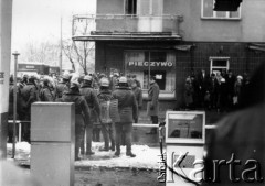 2.12.1981, Warszawa.
Pacyfikacja Wyższej Oficerskiej Szkoły Pożarniczej.
Fot. Marcin Jabłoński, zbiory Ośrodka KARTA