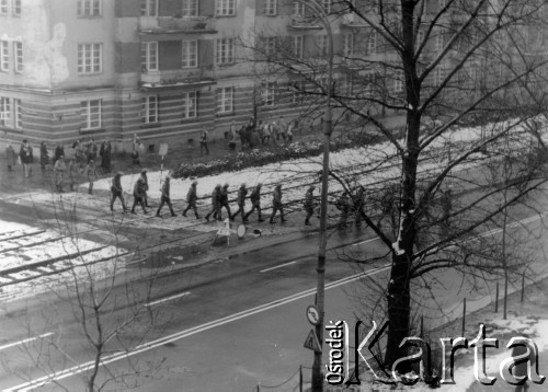 2.12.1981, Warszawa.
Pacyfikacja Wyższej Oficerskiej Szkoły Pożarniczej.
Fot. Marcin Jabłoński, zbiory Ośrodka KARTA